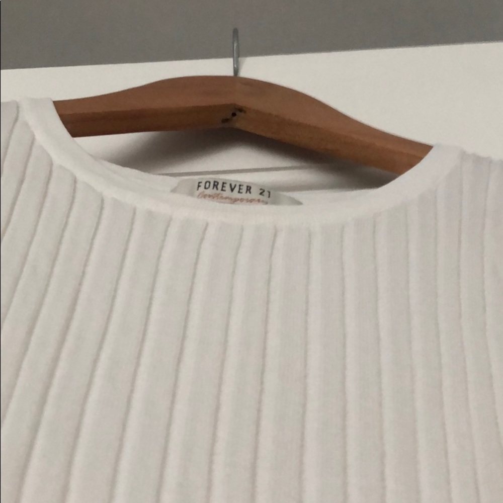 F21 contemporary ribbed tank - Picture 2 of 2
